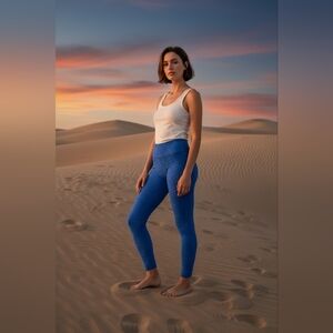 Comfy Womens Blue Leggings Elastic Waist NWOT Medium Ruched Bottom